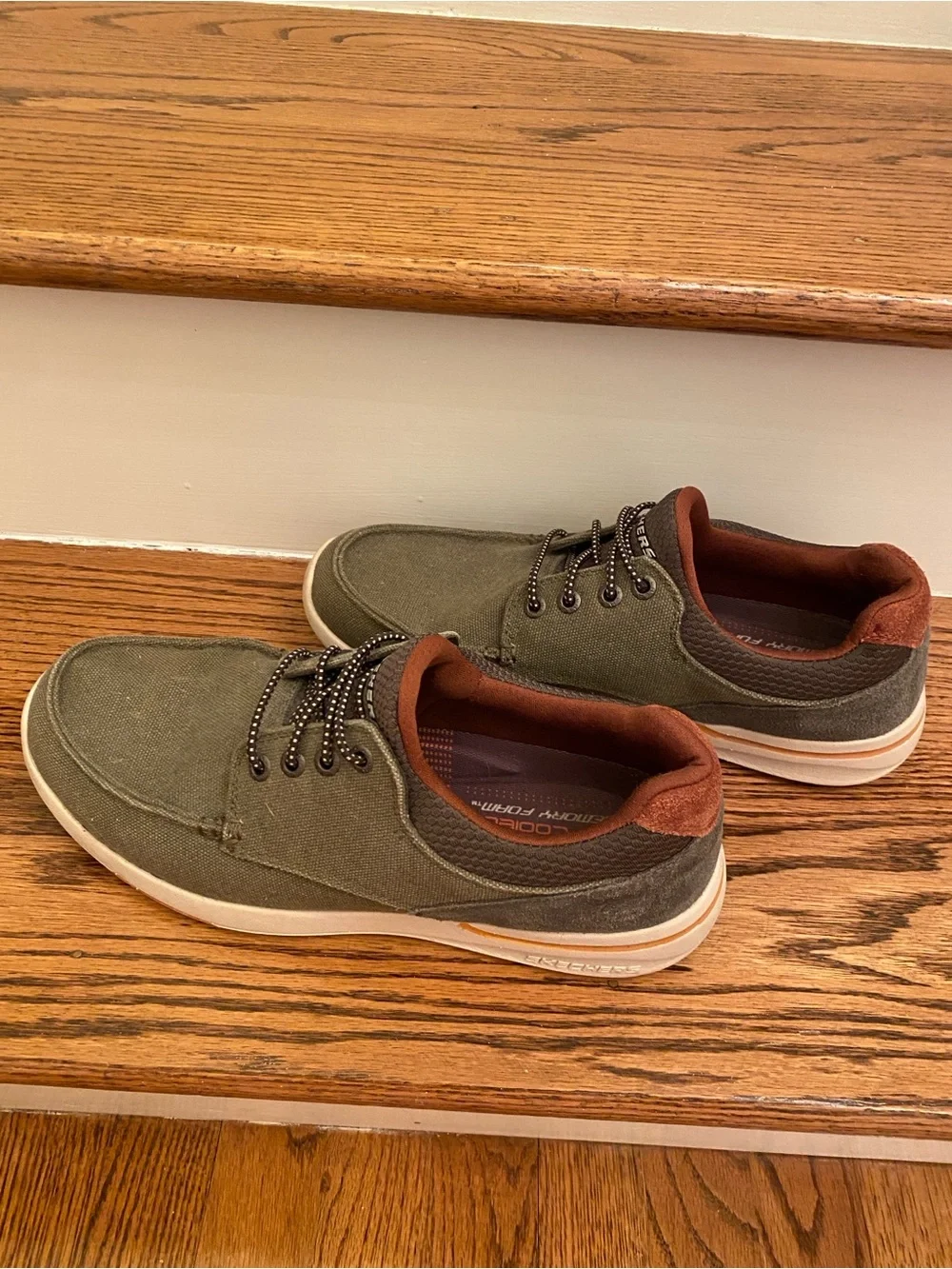 Skechers Men’s 10 Olive w/Brown Canvas Slip-On Lace-Up Sneakers Excellent Cond.
